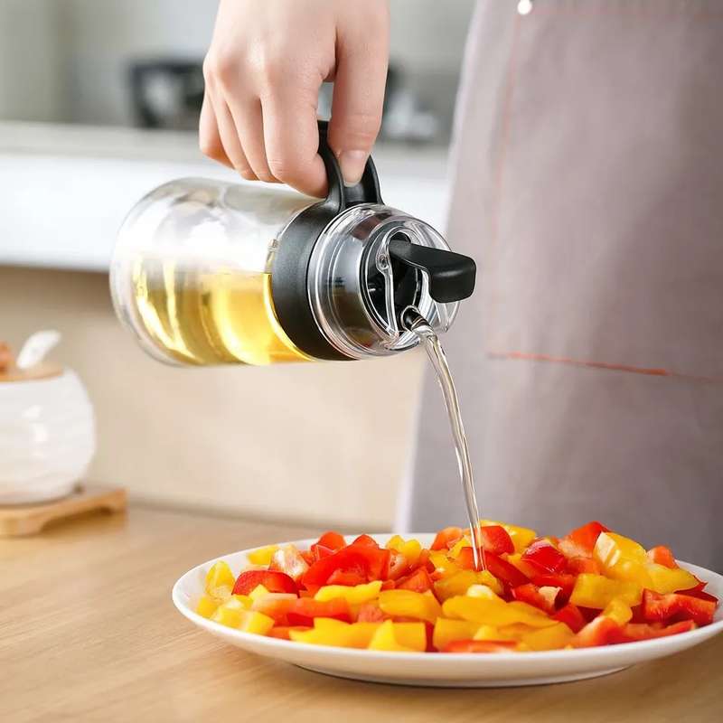 Cooking Oil Bottle With Automatic Opening And Closing That Is Leak Proof 630 ml White