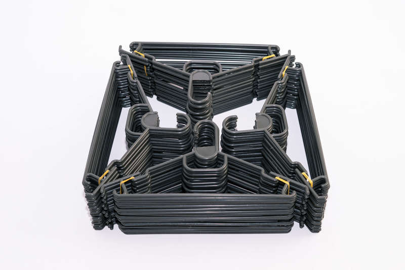 Senza® Box Of 80 Plastic Clothes Hangers 40cm