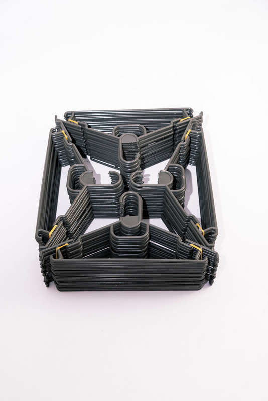 Senza® Box Of 80 Plastic Clothes Hangers 40cm