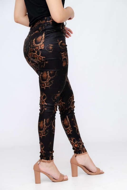 Printed Embossed Leggings With Pockets & Belt