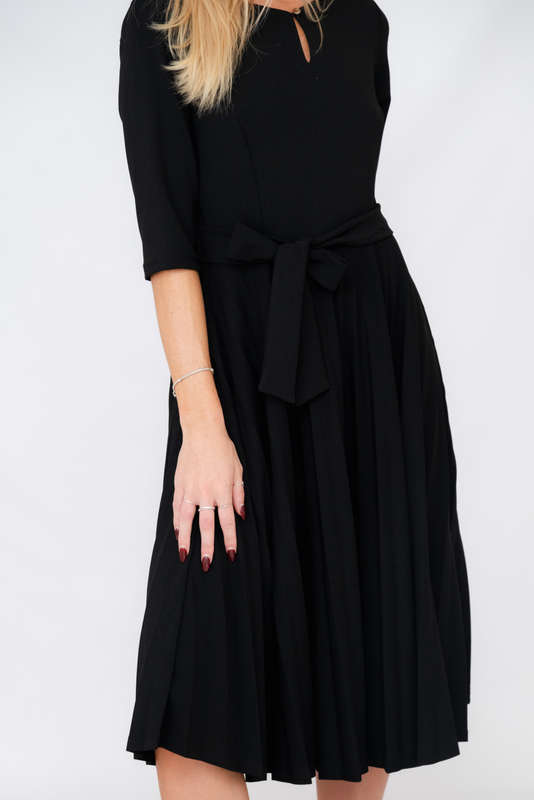 Elina Classic Belted Pleated Midi Black Dress