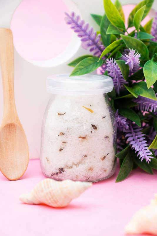 Natural Splash Home Made Bath Salts 190g With Wooden