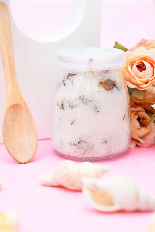 Natural Splash Home Made Bath Salts 190g With Wooden