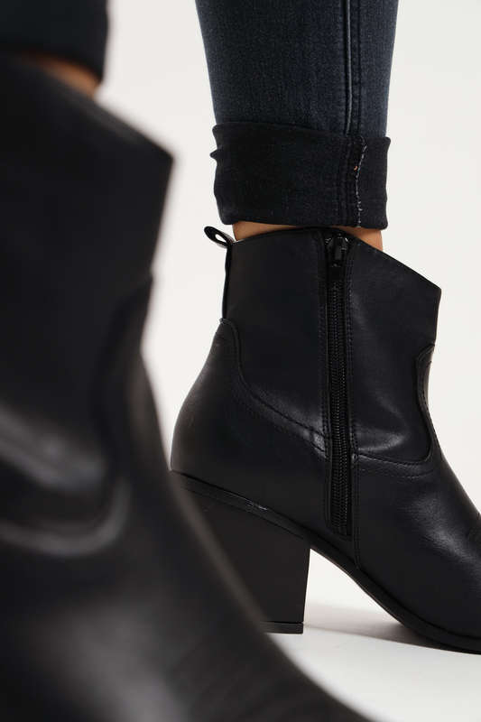 Ladies Pointed Tip Block Heel Ankle Boot