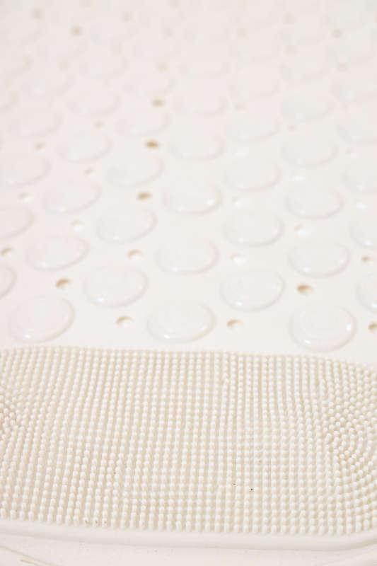 Senza® Non-Slip Cleaning Massage PVC Shower Mat With Suction Pad Oval
