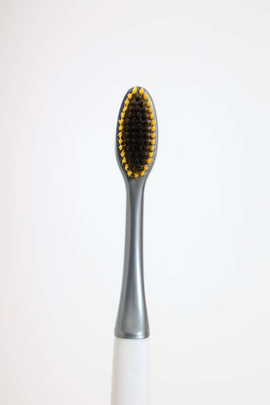 Senza® Adult Toothbrush Medium With Case