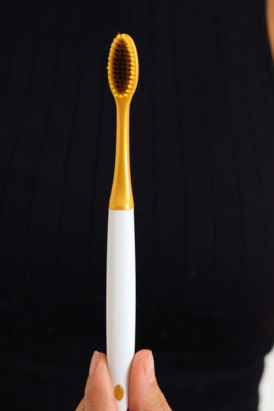 Senza® Adult Toothbrush Medium With Case