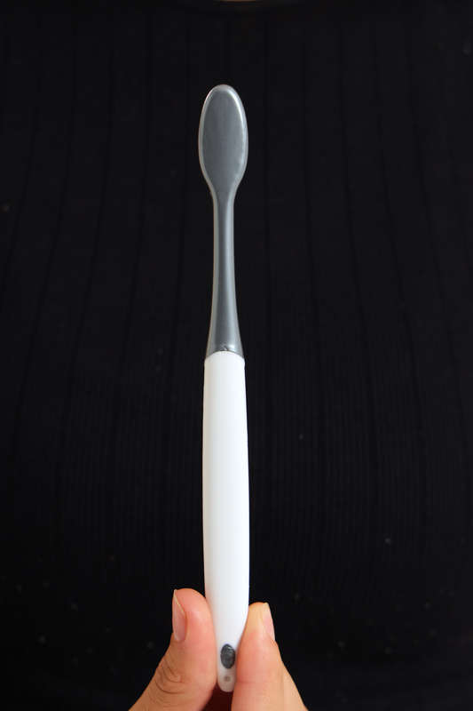 Senza® Adult Toothbrush Medium With Case