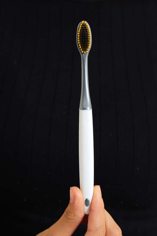 Senza® Adult Toothbrush Medium With Case