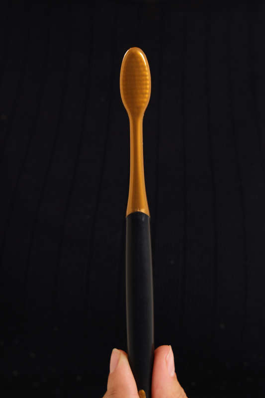 Senza® Adult Toothbrush Medium With Case