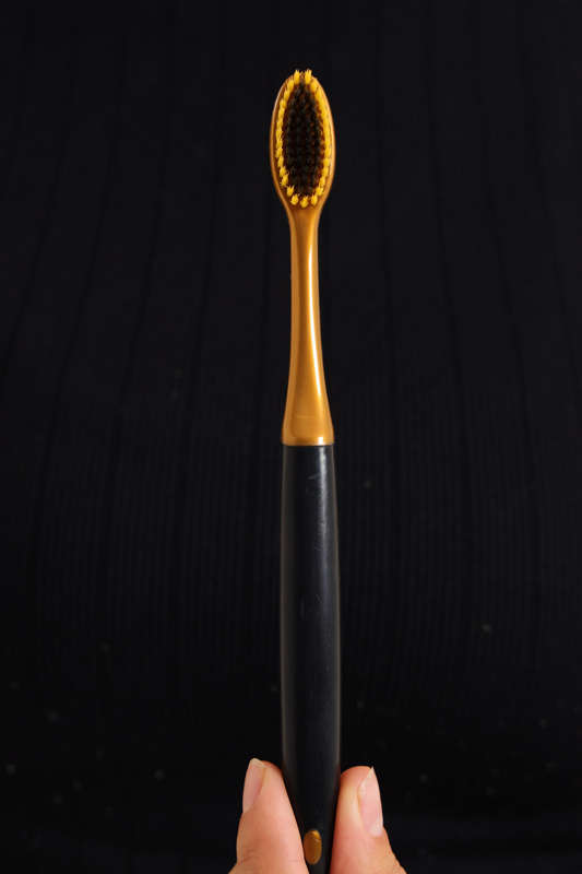 Senza® Adult Toothbrush Medium With Case
