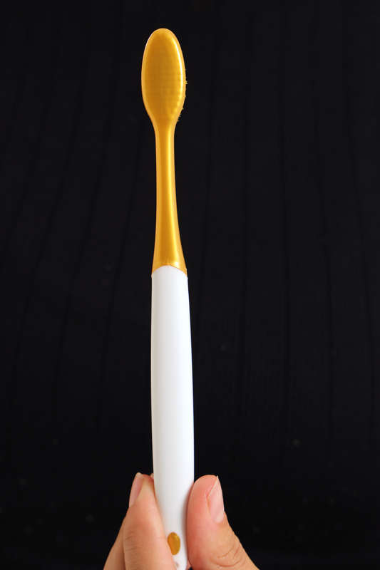 Senza® Adult Toothbrush Medium With Case