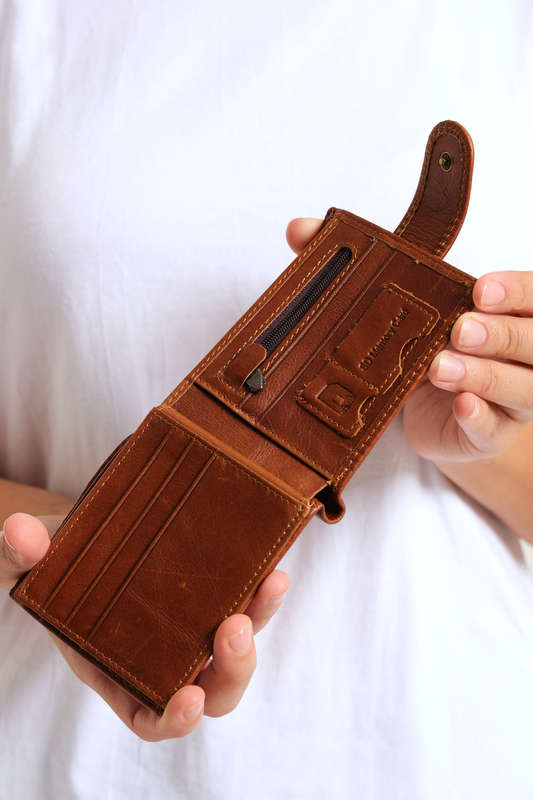 Men's Genuine Leather Bi-Fold Wallet With Multiple Compartments