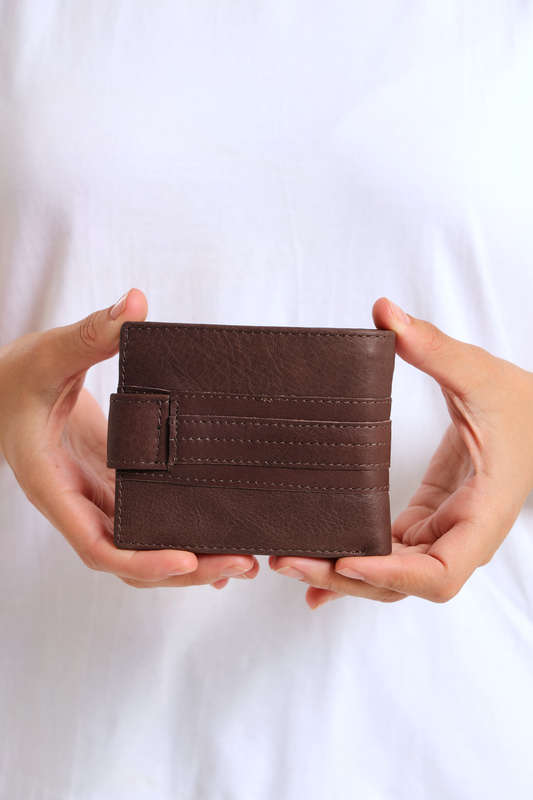 Men's Genuine Leather Bi-Fold Wallet With Multiple Compartments