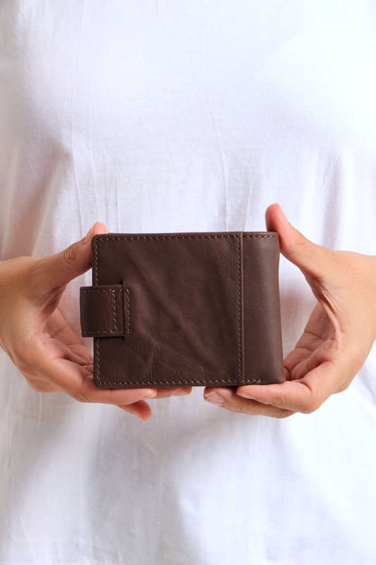 Mens Genuine Leather Bi-Fold Wallet With Multiple Compartments