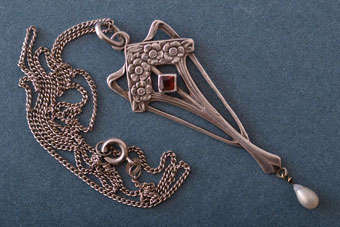 Art Nouveau Pendant |  |