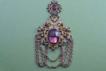Gilt Vintage Pendant |  |