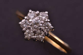 18ct Gold Vintage Ring |  |