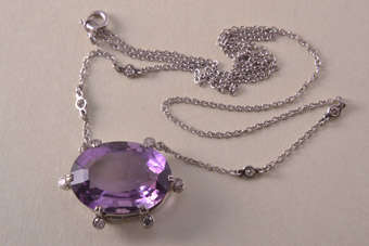 9ct White Gold Necklace |  |
