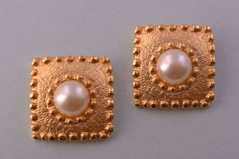Vintage Clip On Earrings |  |