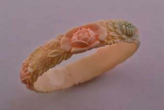 Plastic 1930's Bangle |  |