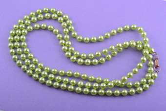1950's Plastic Necklace |  |