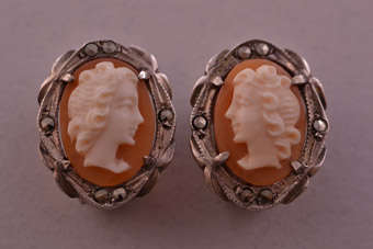 Vintage Clip On Earrings |  |