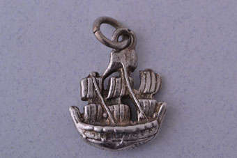 Silver Vintage Charm |  |
