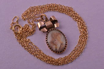 Gold Pendant / Miniature |  |