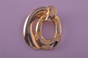 Gilt 1970's Scarf Ring |  |