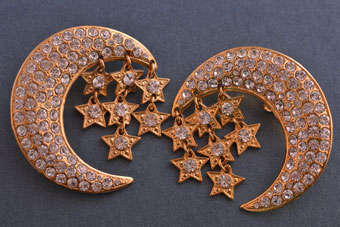 Vintage Clip On Earrings |  |