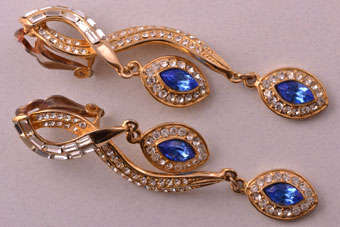 Vintage Clip On Earrings |  |