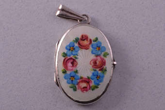 Vintage Opening Locket |  |