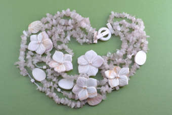Shell Floral Necklace |  |