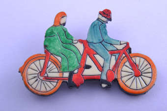 Plastic Tandem Brooch |  |