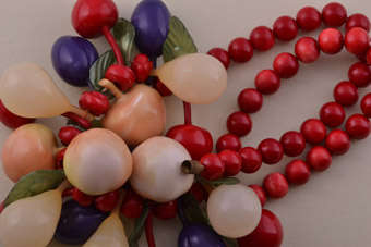 Plastic Retro Necklace |  |