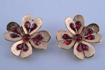 Trifari Clip On Earrings |  |
