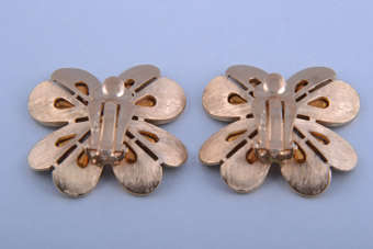 Trifari Clip On Earrings |  |
