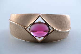 Trifari Vintage Bangle |  |
