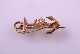 Gold Victorian Brooch |  |