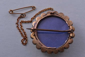 Gold Victorian Brooch |  |
