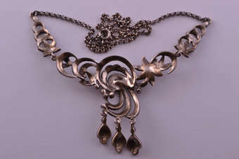 Silver Vintage Necklace |  |