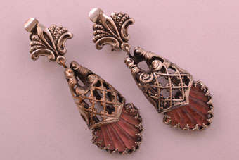 Vintage Clip On Earrings |  |