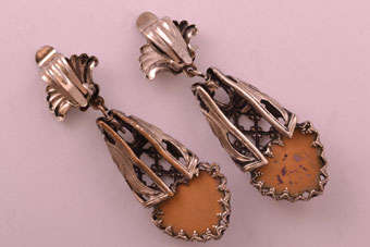 Vintage Clip On Earrings |  |