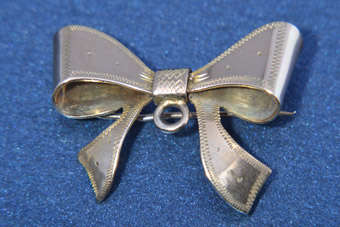 9ct Gold 1950's Brooch |  |