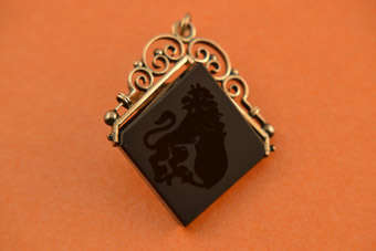 Victorian Swivel |  |