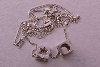 Gold Vintage Necklace |  |