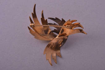 Retro Two-Tone Brooch |  |