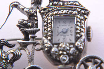 Silver Brooch / Watch |  |