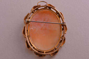 Gold Victorian Brooch  |  |